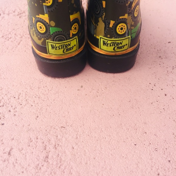 Western Chief Boys Waterproof Printed Rain Boot - Picture 10 of 13